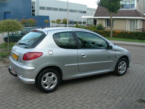 Peugeot 206 - 1.4 Quiksilver met nwe koppakking, nwe radiateur, nwe distributieriem etc - 1