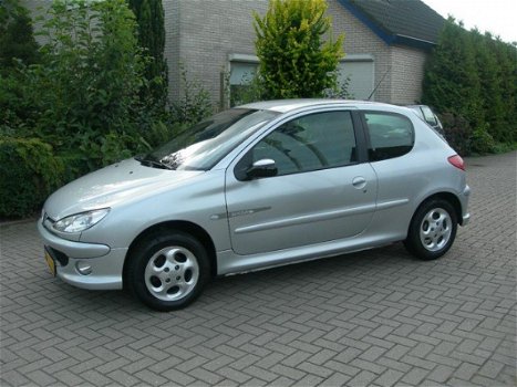 Peugeot 206 - 1.4 Quiksilver met nwe koppakking, nwe radiateur, nwe distributieriem etc - 1