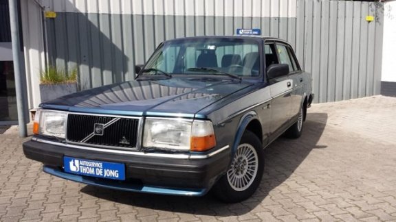 Volvo 240 - 2.3 GL Automaat - 1