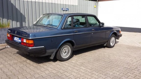 Volvo 240 - 2.3 GL Automaat - 1