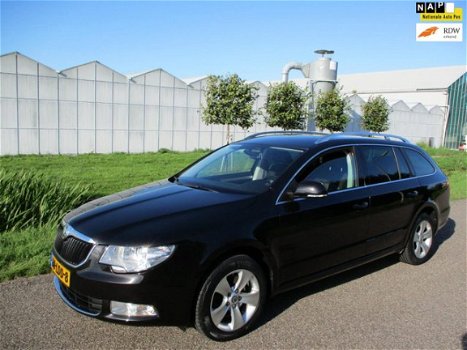 Skoda Superb Combi - 1.8 TSI Ambition met 4 Nieuwe Banden - 1