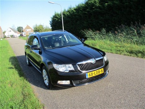 Skoda Superb Combi - 1.8 TSI Ambition met 4 Nieuwe Banden - 1