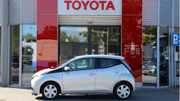 Toyota Aygo - 1.0 VVT-i x-play *PARKEERCAMERA / BLUETOOTH - 1