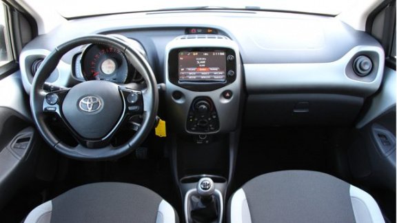 Toyota Aygo - 1.0 VVT-i x-play *PARKEERCAMERA / BLUETOOTH - 1