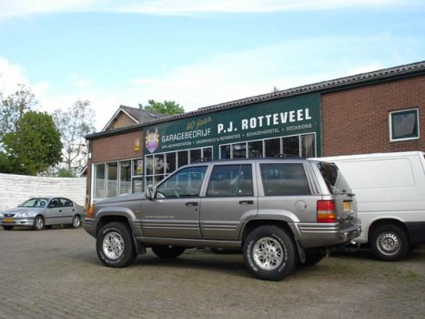 Jeep Grand Cherokee - 4.0i Laredo luxe auto met eventueel chromen sidebars aanwezig - 1