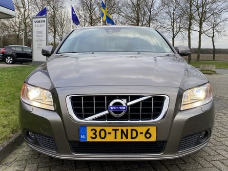 Volvo V70 - T4 180pk Benzine Limited Edition Automaat - 1