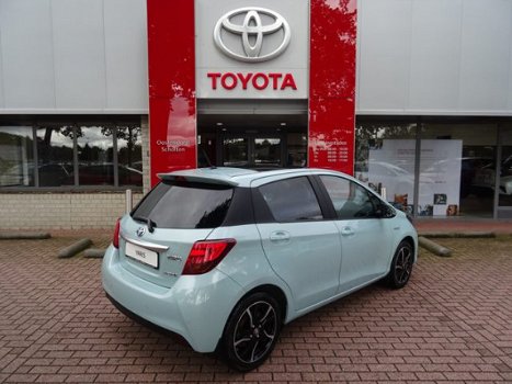 Toyota Yaris - 1.5 Hybrid Dynamic / Unieke kleur Aqua Therese / Navigatie / Panoramadak / Keyless En - 1