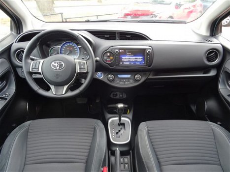 Toyota Yaris - 1.5 Hybrid Dynamic / Unieke kleur Aqua Therese / Navigatie / Panoramadak / Keyless En - 1
