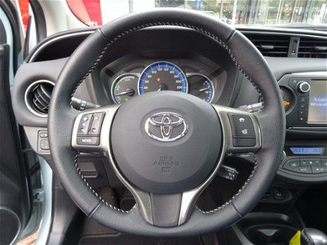 Toyota Yaris - 1.5 Hybrid Dynamic / Unieke kleur Aqua Therese / Navigatie / Panoramadak / Keyless En - 1