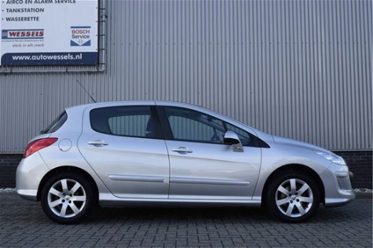 Peugeot 308 - 1.6 XT 5ds Automaat panorama, PDC v+a, climate control, afn trekhaak, cruise control - 1