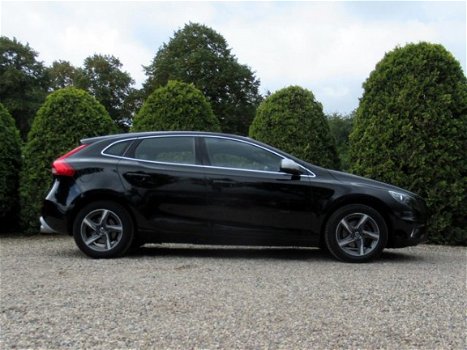 Volvo V40 - 2.0 D2 R-Design Business / Navi / Leder / Ecc - 1