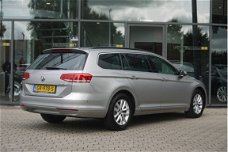 Volkswagen Passat Variant - 2.0 TDI Highline 110KW AUTOMAAT Nav/Climate/PDC