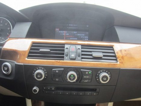 BMW 5-serie - 525i Executive AUTOMAAT Beige Leder, afnb. Trekhaak, PDC achter - 1