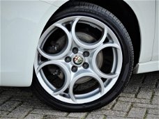 Alfa Romeo Giulietta - 1.4 T Distinctive 170PK Xenon | Leer | 18"inch