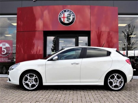 Alfa Romeo Giulietta - 1.4 T Distinctive 170PK Xenon | Leer | 18