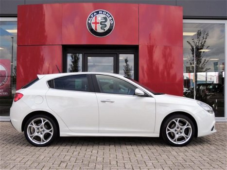 Alfa Romeo Giulietta - 1.4 T Distinctive 170PK Xenon | Leer | 18