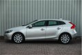 Volvo V40 - T3 150 pk Momentum Business / 17'' Lichtmetaal/ Parkeerhulp/ Navigatie - 1 - Thumbnail