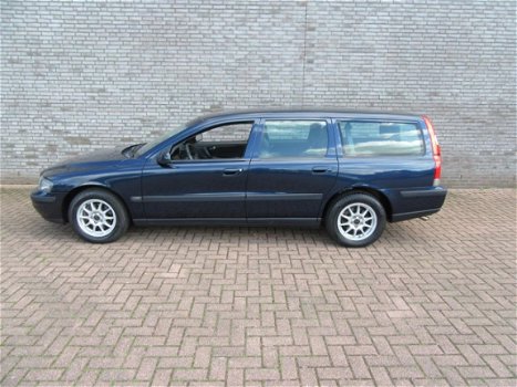 Volvo V70 - 2.4 Comfort Line 7 PERS. YOUNGTIMER - 1