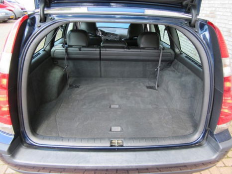 Volvo V70 - 2.4 Comfort Line 7 PERS. YOUNGTIMER - 1