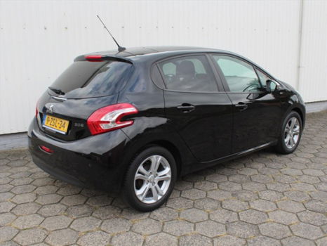 Peugeot 208 - 1.2 PureTech 82PK 5D Style Pack Plus - 1