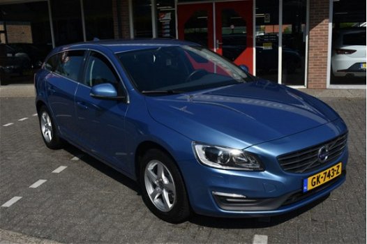 Volvo V60 - 2.0 D3 MOMENTUM BUSINESS Automaat/Navigatie/Camera - 1