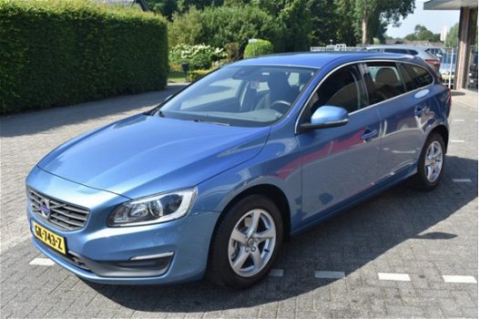 Volvo V60 - 2.0 D3 MOMENTUM BUSINESS Automaat/Navigatie/Camera - 1