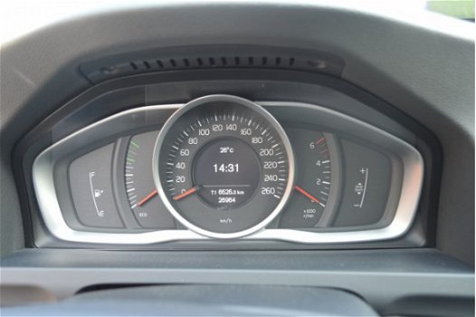 Volvo S60 - 1.6 D2 Momentum Navigatie/Leer/Trekhaak - 1