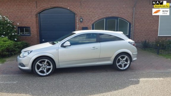 Opel Astra GTC - 1.6 111 years Edition APK 24-10-2020 NETTE AUTO - 1