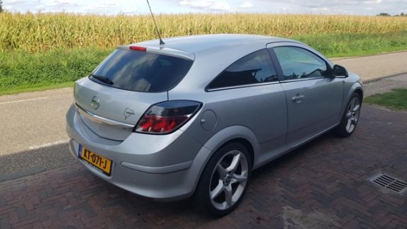 Opel Astra GTC - 1.6 111 years Edition APK 24-10-2020 NETTE AUTO - 1
