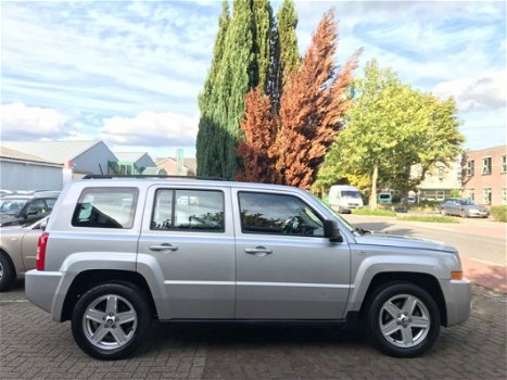 Jeep Patriot - 2.4 Sport Liberty 4x4/Airco/Nette - 1