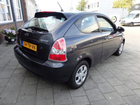 Hyundai Accent - 1.4i Dynamic - 1