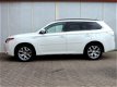 Mitsubishi Outlander - 2.0 PHEV Instyle+ (schuifdak, leer, navi, xenon) - 1 - Thumbnail