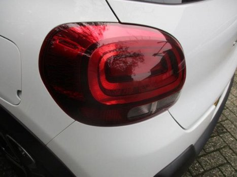 Citroën C3 - 1.2 PureTech S&S Shine two tone navi Shine 110 pk automaat 6bak 14000km - 1