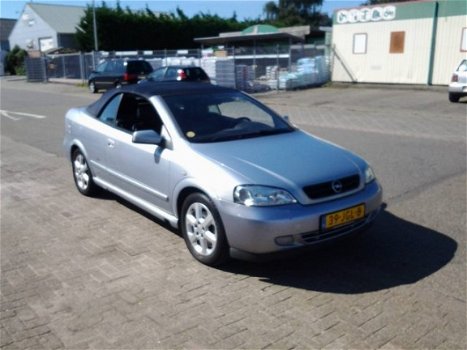 Opel Astra Coupé - 2.2-16V - 1