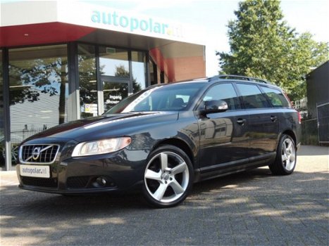 Volvo V70 - 2.0 145pk Edition Leder/Navi/Schuifdak/18inch - 1