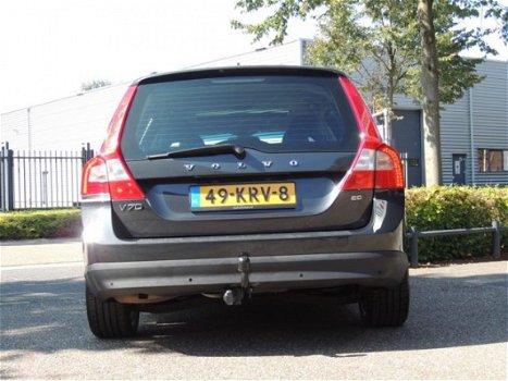 Volvo V70 - 2.0 145pk Edition Leder/Navi/Schuifdak/18inch - 1