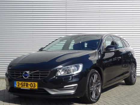 Volvo V60 - 1.6 D2 AUT. MOMENTUM / LEDER / 18 - 1