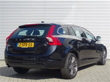 Volvo V60 - 1.6 D2 AUT. MOMENTUM / LEDER / 18 - 1