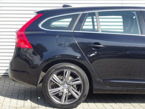 Volvo V60 - 1.6 D2 AUT. MOMENTUM / LEDER / 18 - 1