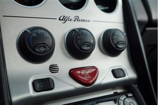 Alfa Romeo Spider - 3.0-12V V6 L - 1