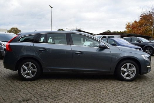 Volvo V60 - 2.0 D3 150PK Automaat Trekhaak PDC *All in prijs - 1