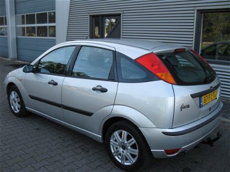 Ford Focus - 1.6-16V Futura+Airco/Leder/Navi/ Nieuwe APK 30-11-2020 - 1