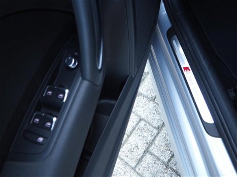 Audi A1 Sportback - 1.0 TFSI S-line Adrenalin / Navigatie / Regen-licht sensor / 17 inch / LED - 1