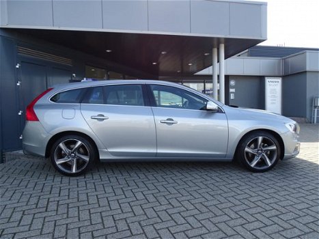 Volvo V60 - D2 R-Design Business Pack Connect - 1