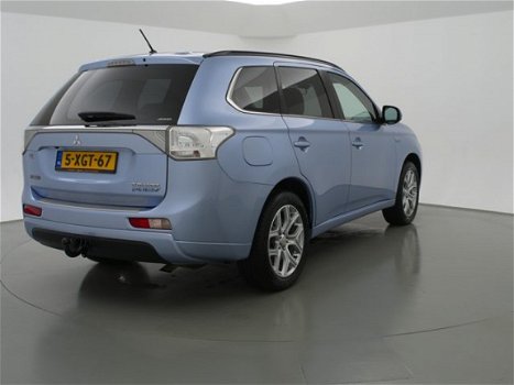 Mitsubishi Outlander - 2.0 PHEV INSTYLE *EXCL. BTW* + LEDER / SCHUIFDAK / NAVIGATIE / CAMERA - 1