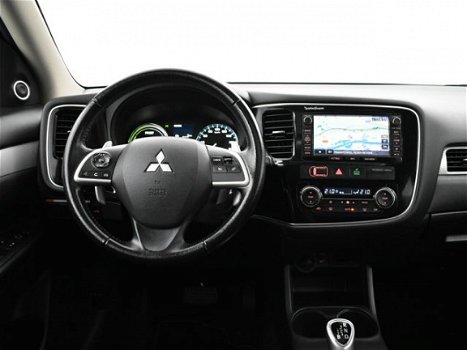 Mitsubishi Outlander - 2.0 PHEV INSTYLE *EXCL. BTW* + LEDER / SCHUIFDAK / NAVIGATIE / CAMERA - 1