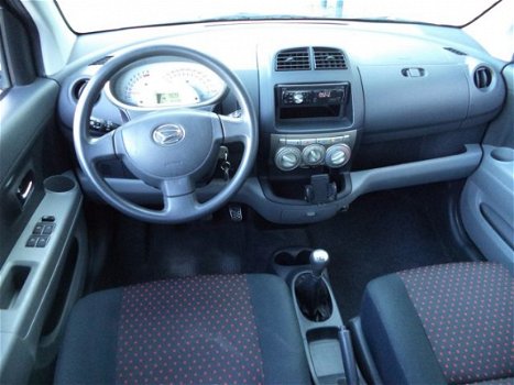 Daihatsu Sirion 2 - 1.3-16V SPORT AIRCO TREKHAAK - 1