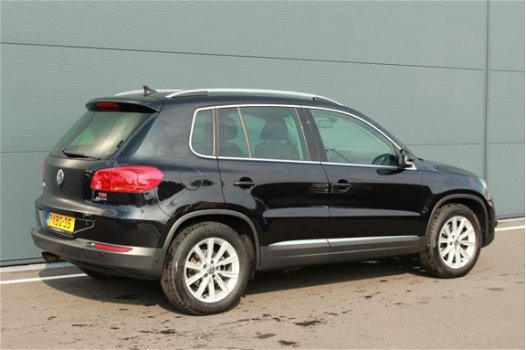 Volkswagen Tiguan - 1.4 TSI 160PK Automaat Sport&Style | Navigatie | Parkeersensoren | Climate contr - 1