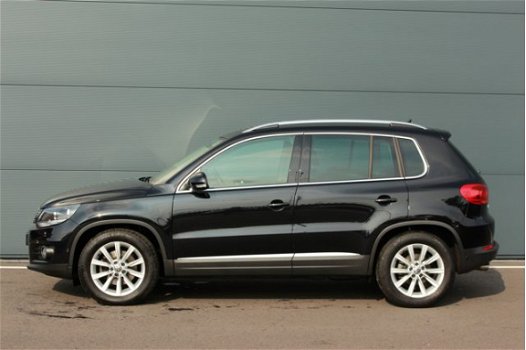 Volkswagen Tiguan - 1.4 TSI 160PK Automaat Sport&Style | Navigatie | Parkeersensoren | Climate contr - 1