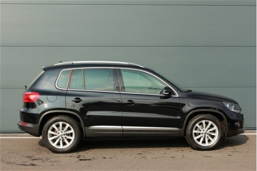 Volkswagen Tiguan - 1.4 TSI 160PK Automaat Sport&Style | Navigatie | Parkeersensoren | Climate contr - 1